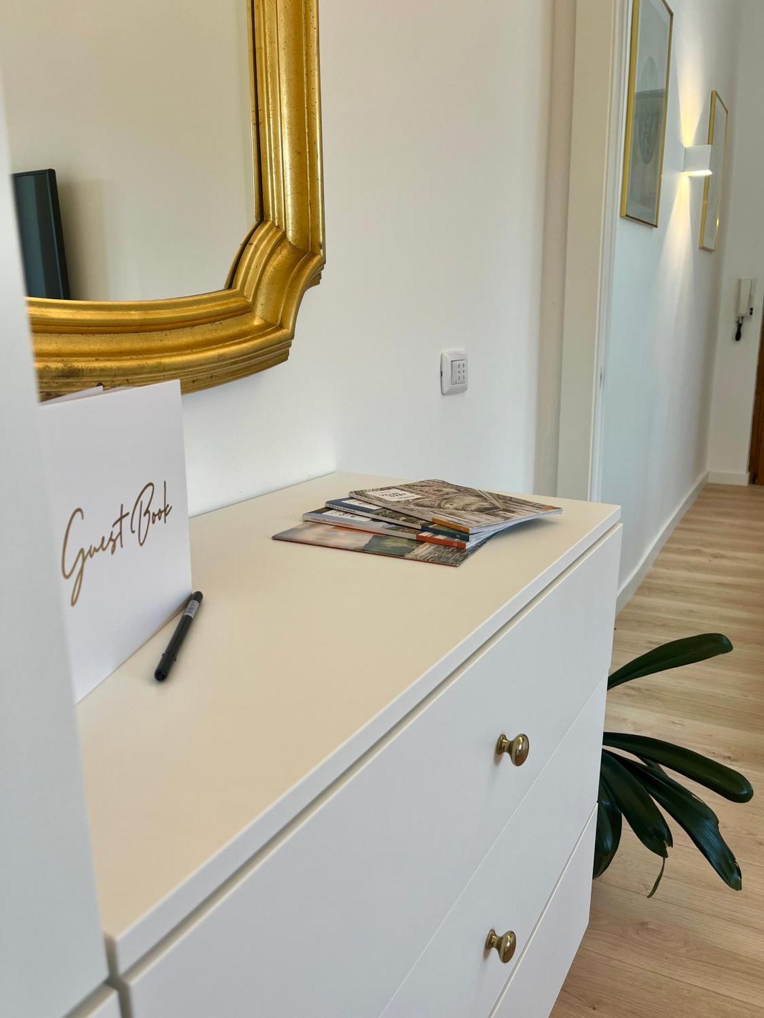 V&C Home Rental Specialist Appartamenti Fronte Lago Maggiore Germignaga ภายนอก รูปภาพ