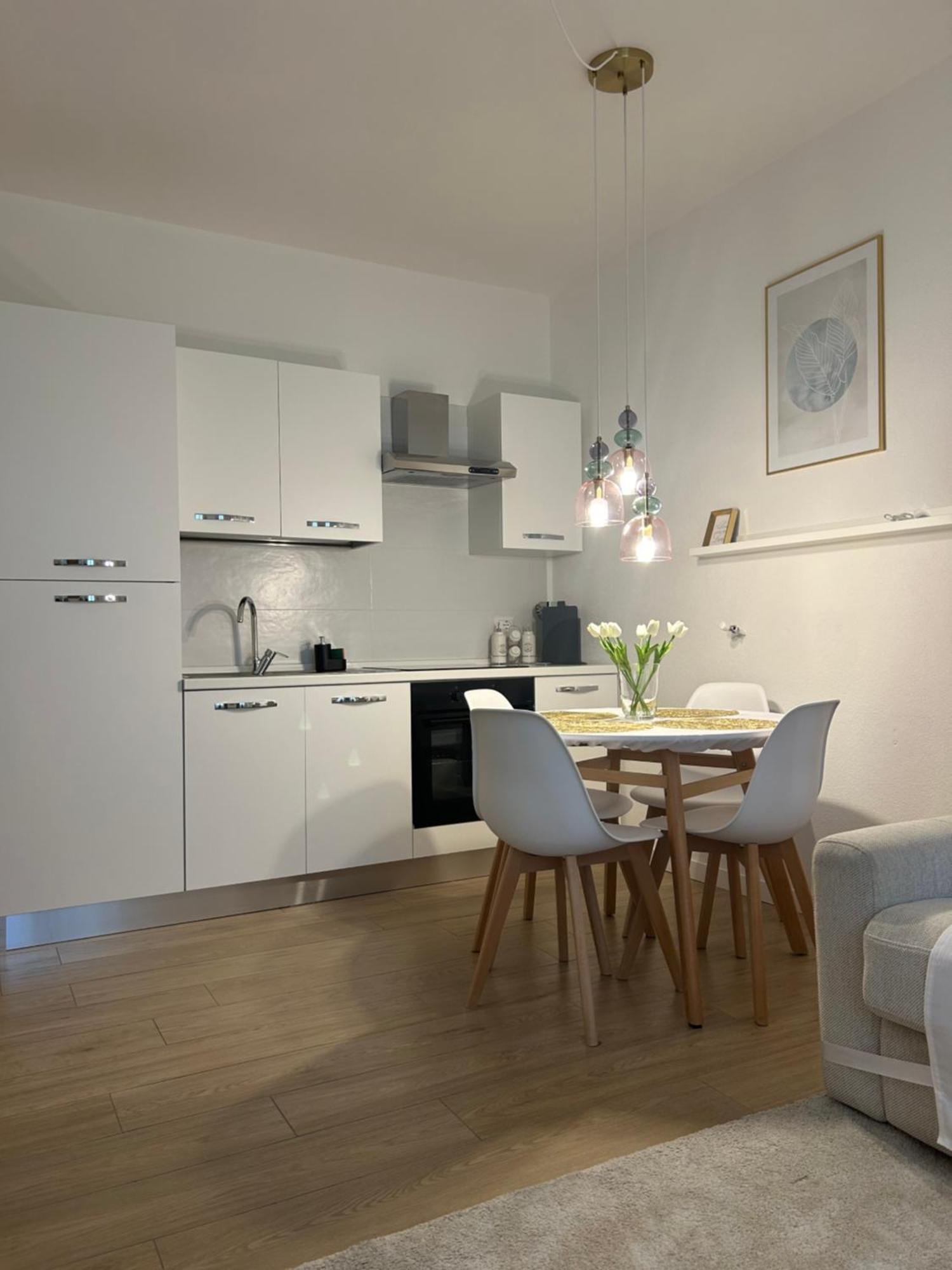 V&C Home Rental Specialist Appartamenti Fronte Lago Maggiore Germignaga ภายนอก รูปภาพ