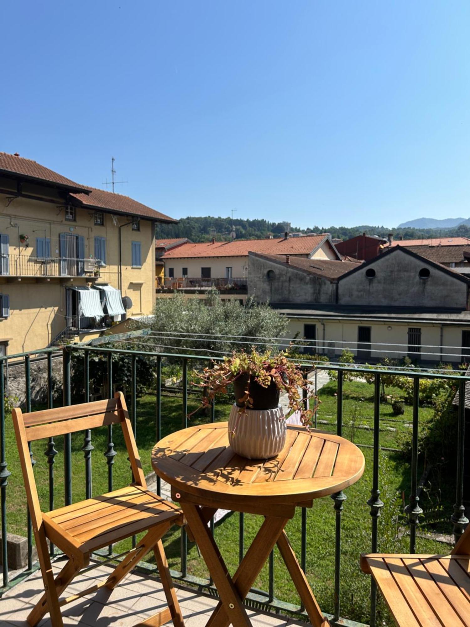 V&C Home Rental Specialist Appartamenti Fronte Lago Maggiore Germignaga ภายนอก รูปภาพ