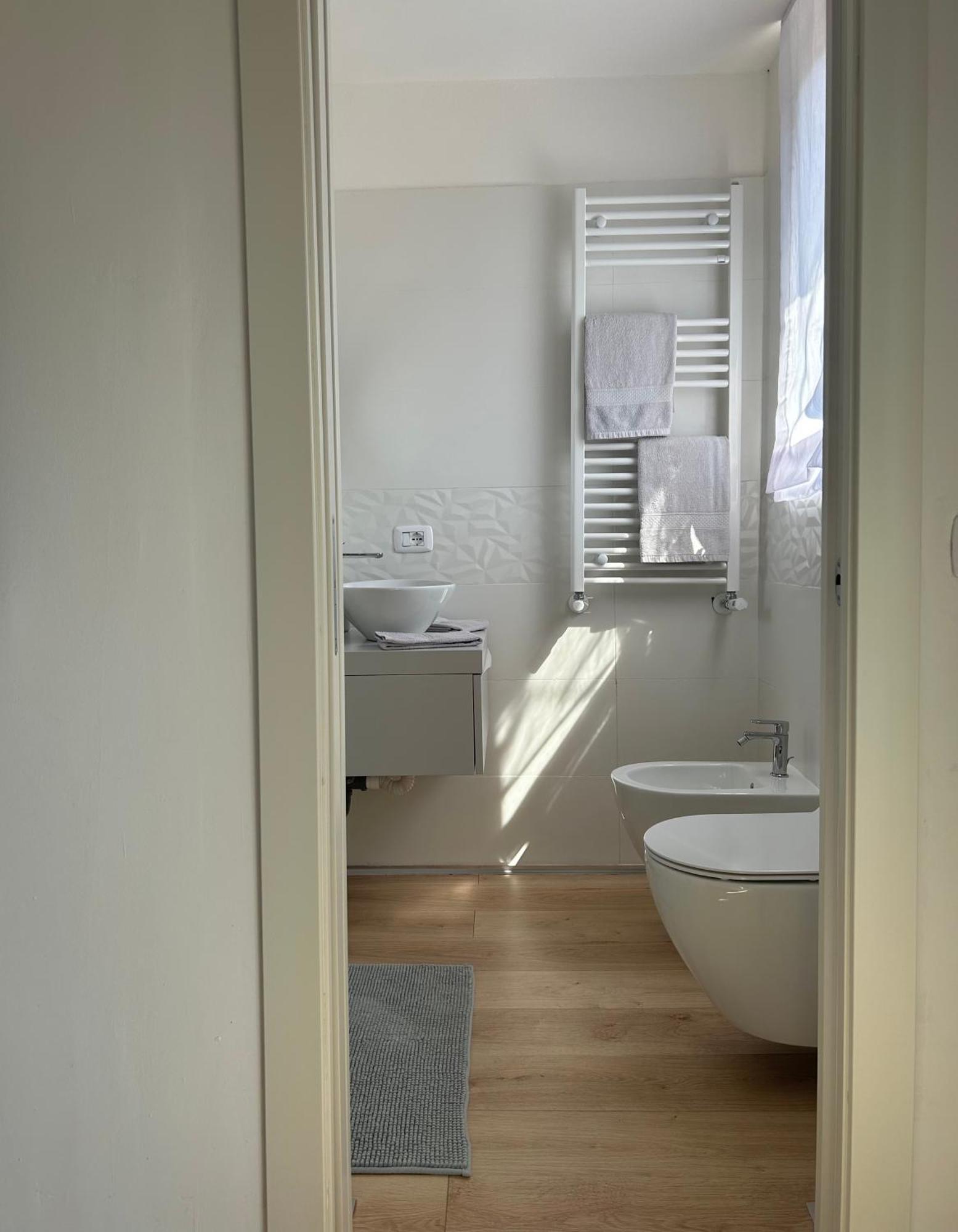 V&C Home Rental Specialist Appartamenti Fronte Lago Maggiore Germignaga ภายนอก รูปภาพ