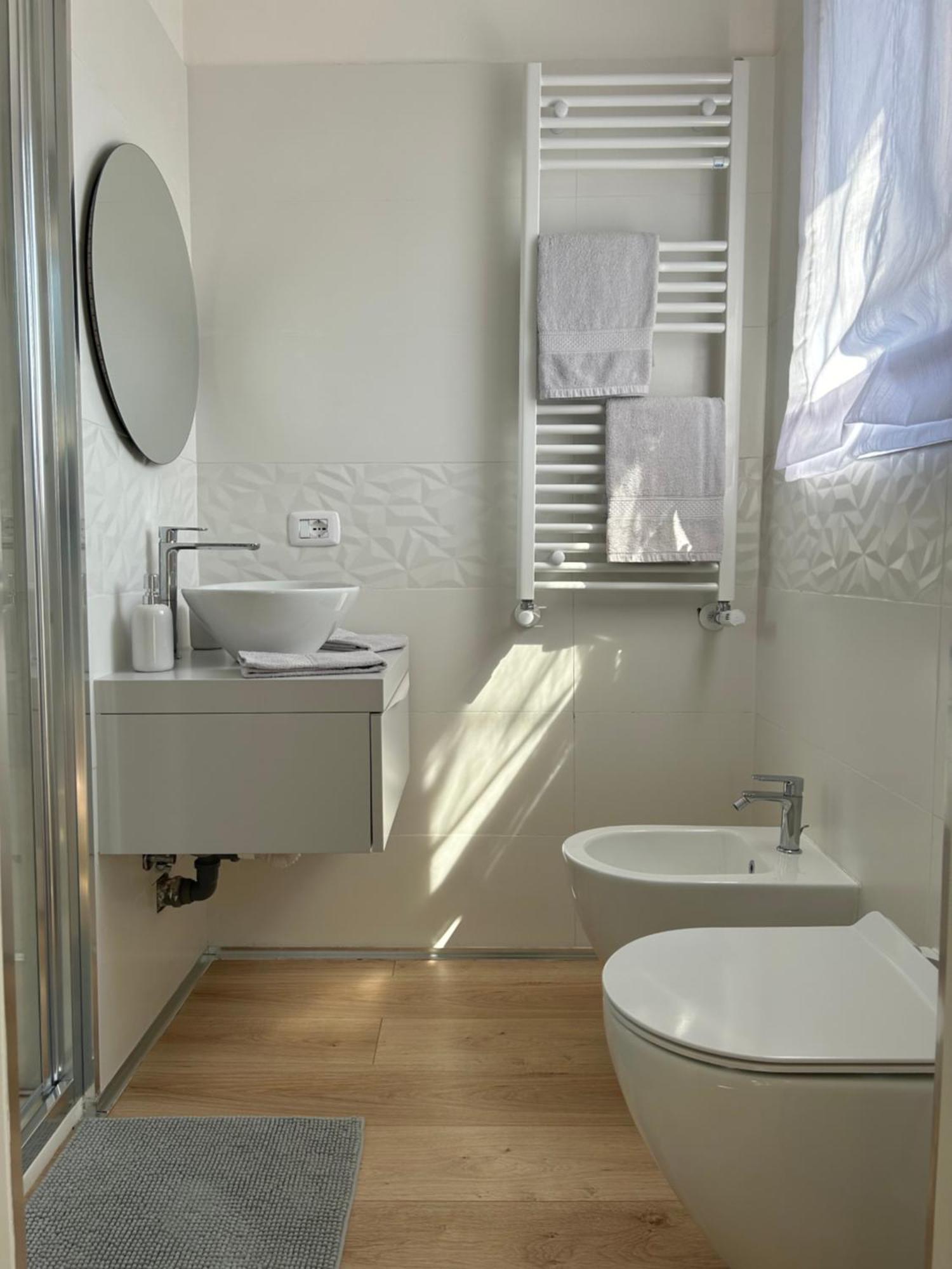 V&C Home Rental Specialist Appartamenti Fronte Lago Maggiore Germignaga ภายนอก รูปภาพ