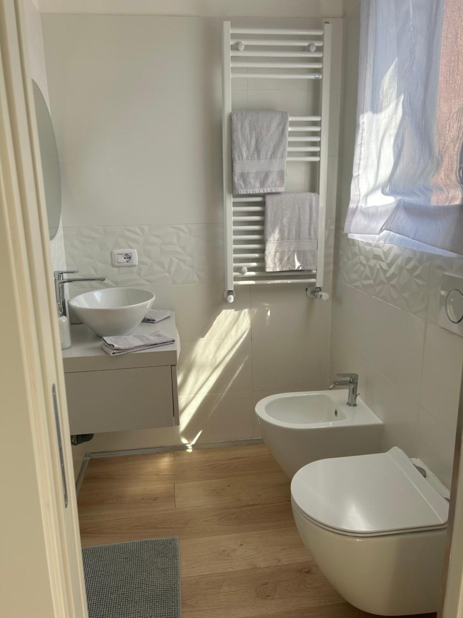 V&C Home Rental Specialist Appartamenti Fronte Lago Maggiore Germignaga ภายนอก รูปภาพ